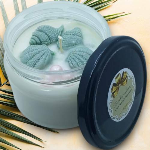 Doğal Soya Wax ile imal edilip renklendirilmiş, Tamamen El Yapımı Dekoratif mum.