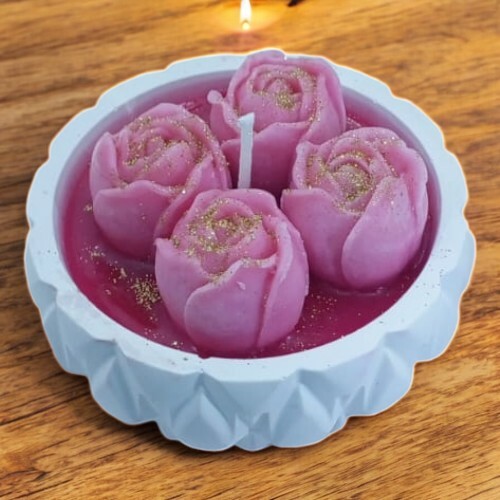 Doğal Soya Wax ile imal edilip renklendirilmiş, Tamamen El Yapımı Dekoratif mum.