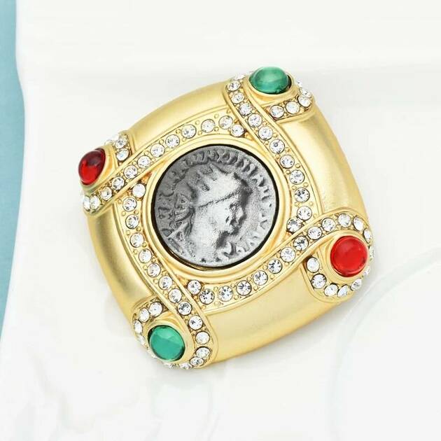 Vintage Cameo Brooch