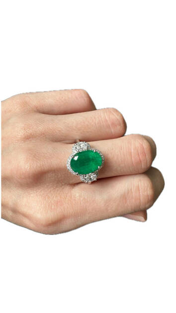 Asude Hanım Oval Emerald Ring