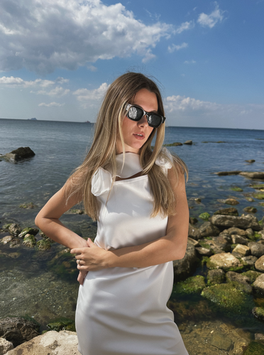 Dekolte Detaylı Beyaz Saten Elbise